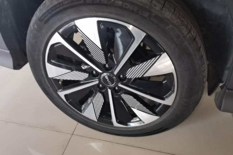 Used BYD Song PLUS New Energy 2025 DM-i 112KM Prestige Model Right Rear Wheel Hub