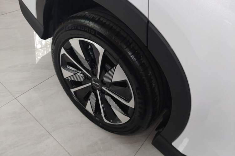 Used BYD Song PLUS New Energy 2025 DM-i 112KM Prestige Model Right Rear Wheel Hub