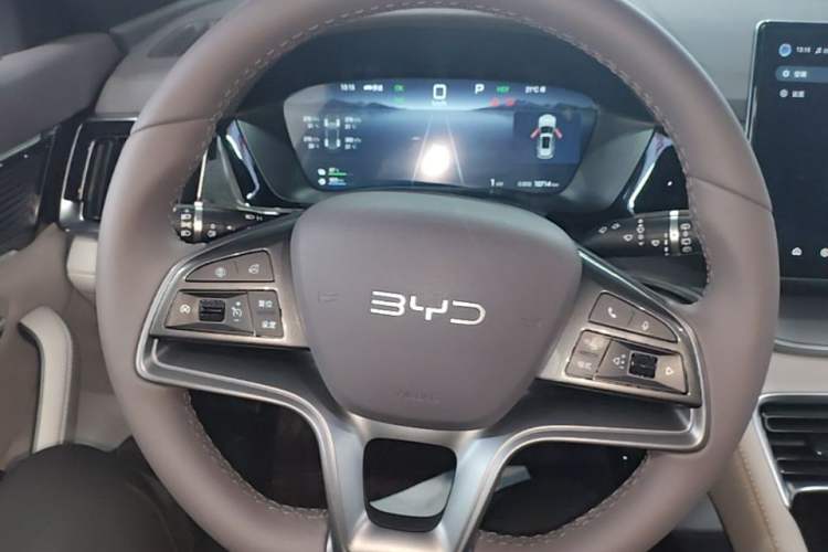 Used BYD Song PLUS New Energy 2025 DM-i 112KM Prestige Model Steering Wheel