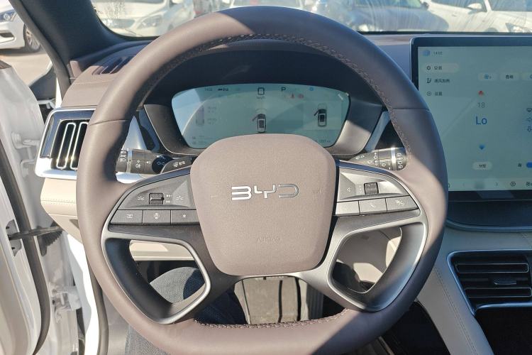 Used BYD Song PLUS New Energy 2025 DM-i Intelligent Driving 160KM Flagship Model Steering Wheel