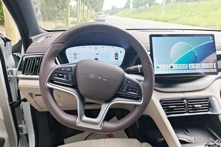 Used BYD Song PLUS New Energy 2025 DM-i 112KM Prestige Model Steering Wheel