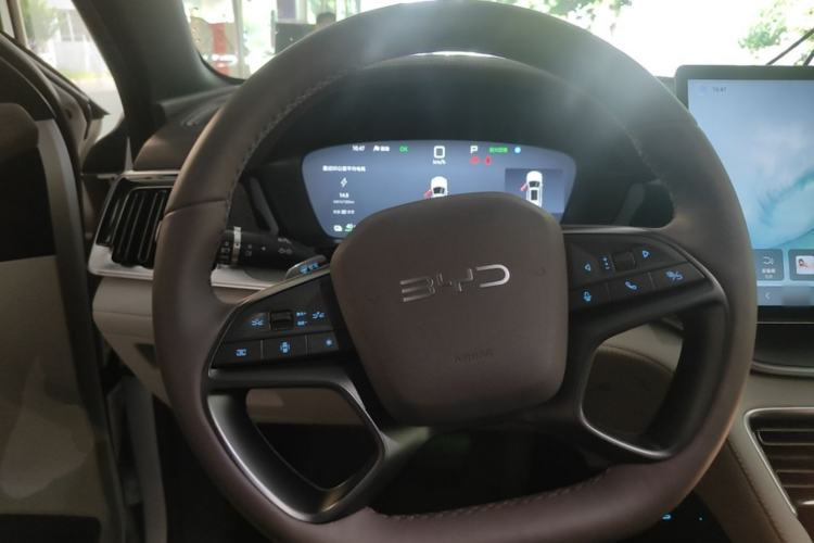Used BYD Song PLUS New Energy 2025 EV Smart Drive Edition 605km Flagship Model Steering Wheel