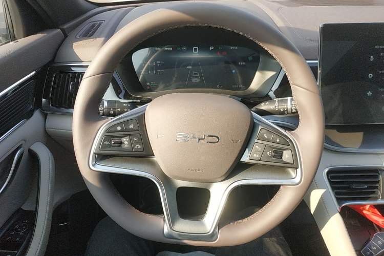 Used BYD Song PLUS New Energy 2025 DM-i 112KM Prestige Model Steering Wheel
