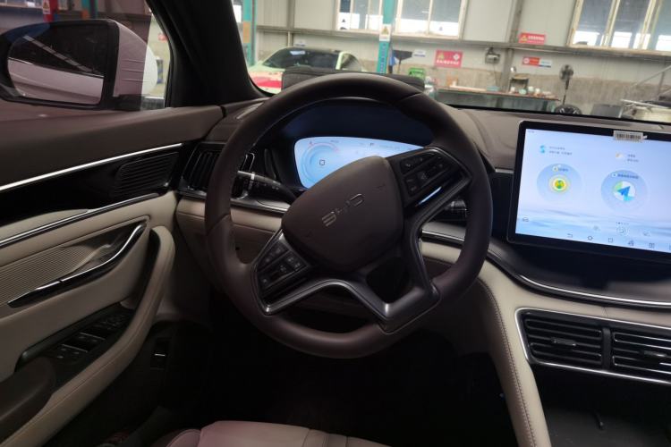 Used BYD Song PLUS New Energy 2025 DM-i 75KM Luxury Model Steering Wheel