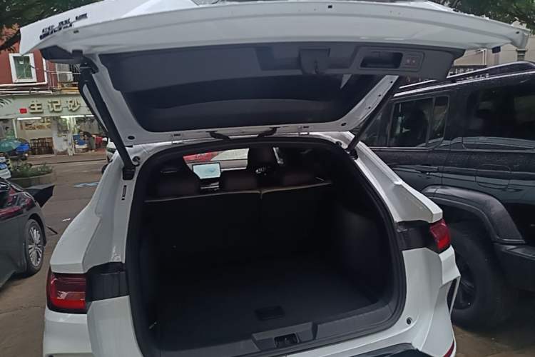 Used BYD Song PLUS New Energy 2025 DM-i 112KM Prestige Model Trunk
