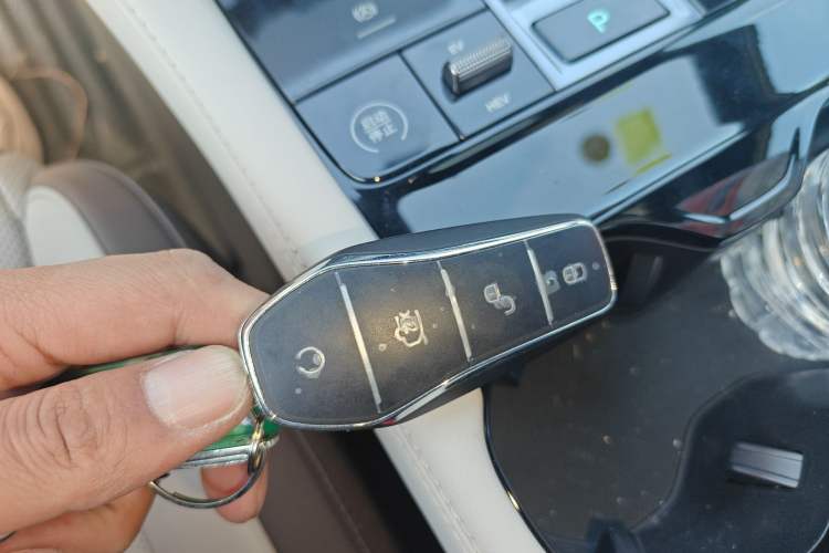 Used BYD Song PLUS New Energy 2025 DM-i Intelligent Driving 160KM Flagship Model Vehicle Key