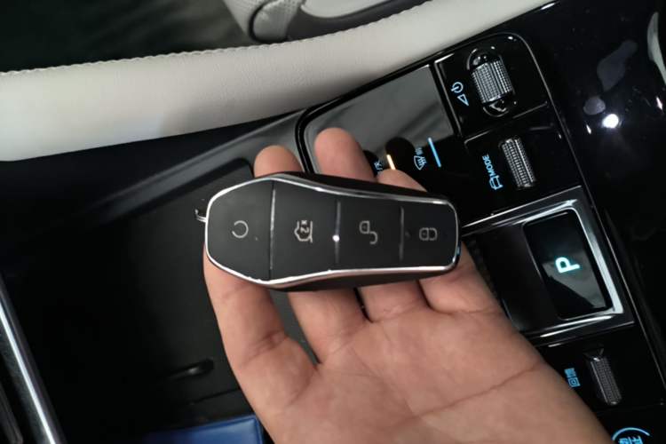 Used BYD Song PLUS New Energy 2025 EV Intelligent Driving Version 520km Premium Model Vehicle Key