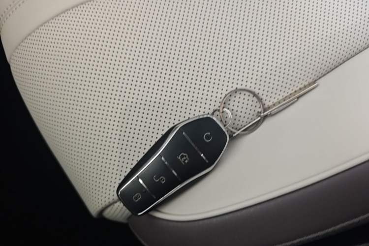 Used BYD Song PLUS New Energy 2025 DM-i 112KM Prestige Model Vehicle Key