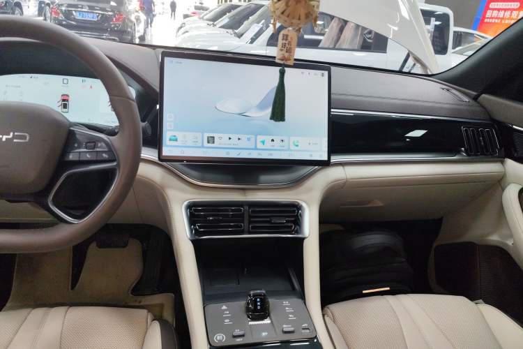 Used BYD Song PLUS New Energy 2025 DM-i Smart Drive 112KM Prestige Model Audio And AC Panel