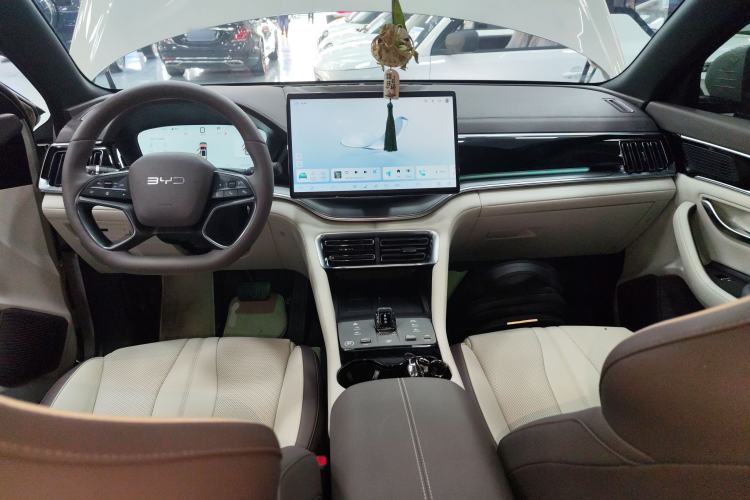 Used BYD Song PLUS New Energy 2025 DM-i Smart Drive 112KM Prestige Model Center Console