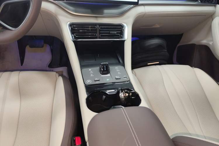 Used BYD Song PLUS New Energy 2025 DM-i Smart Drive 112KM Prestige Model Gear Lever