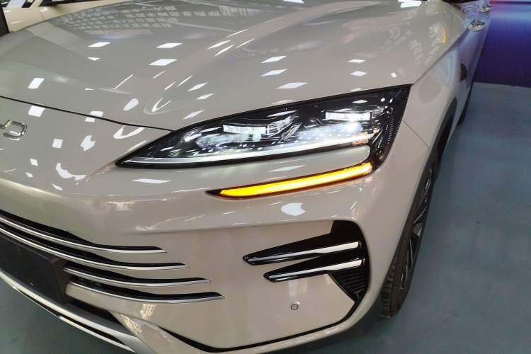 Used BYD Song PLUS New Energy 2025 DM-i Smart Drive 112KM Prestige Model Left Front Headlight