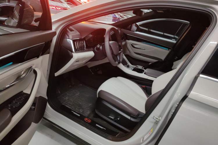 Used BYD Song PLUS New Energy 2025 DM-i 112KM Prestige Model Left Front Seat