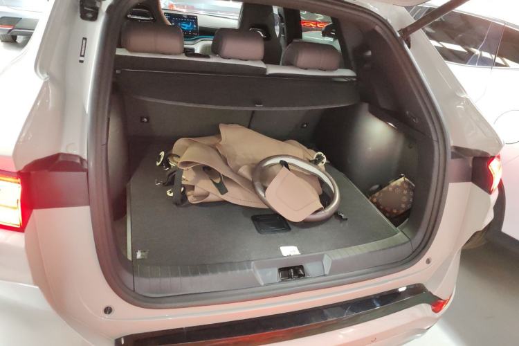 Used BYD Song PLUS New Energy 2025 DM-i 112KM Prestige Model Trunk