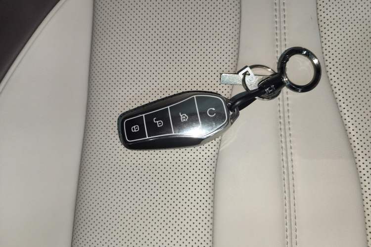 Used BYD Song PLUS New Energy 2025 DM-i Smart Drive 112KM Prestige Model Vehicle Key