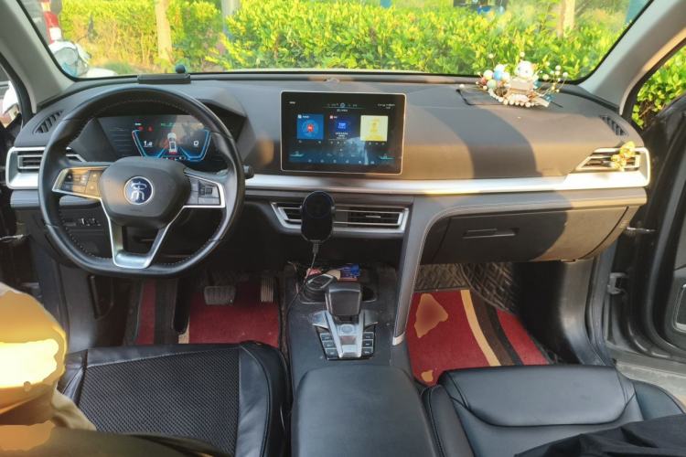 Used BYD Song Pro 2019 1.5T Automatic Luxury Model Center Console