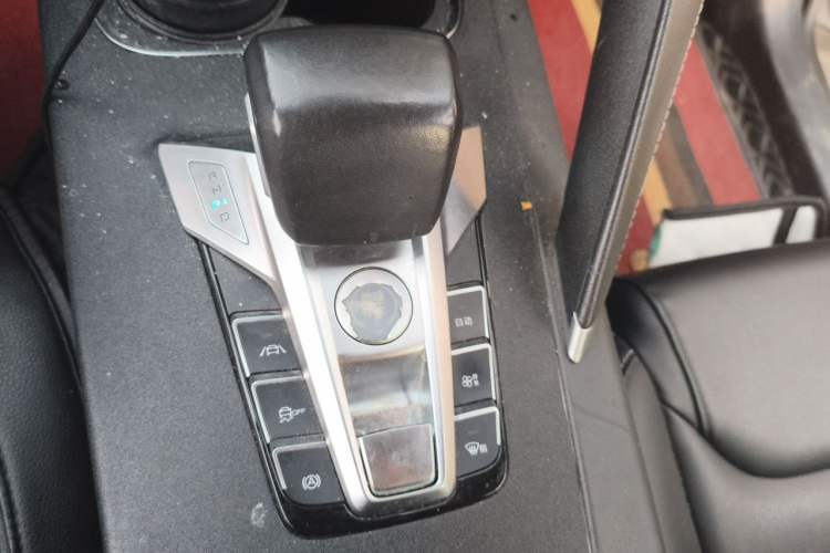 Used BYD Song Pro 2019 1.5T Automatic Luxury Model Gear Lever