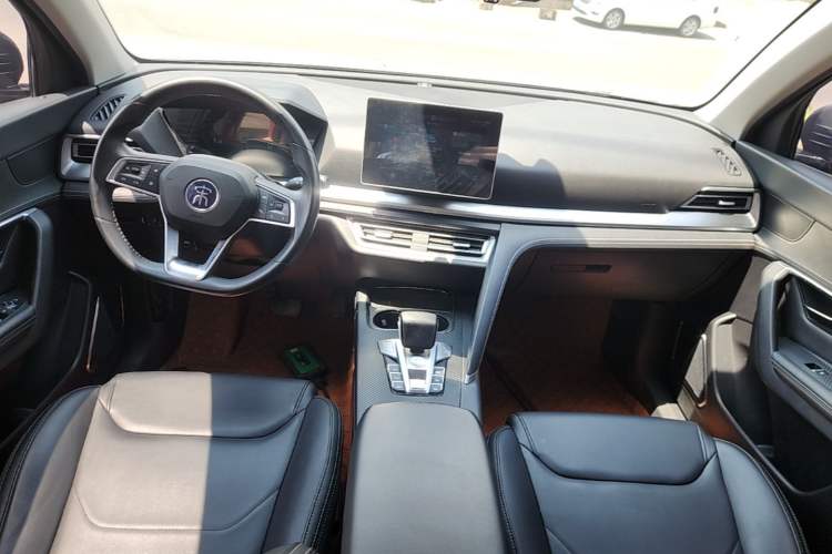 Used BYD Song Pro 2019 1.5T Automatic Luxury Model Center Console