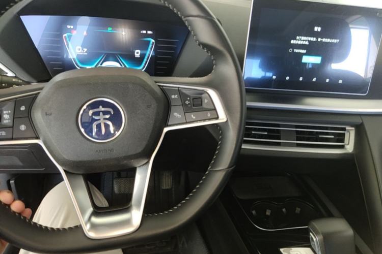 Used BYD Song Pro 2019 1.5T Automatic Luxury Model Center Console