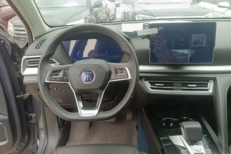 Used BYD Song Pro 2019 1.5T Automatic Prestige Model Center Console