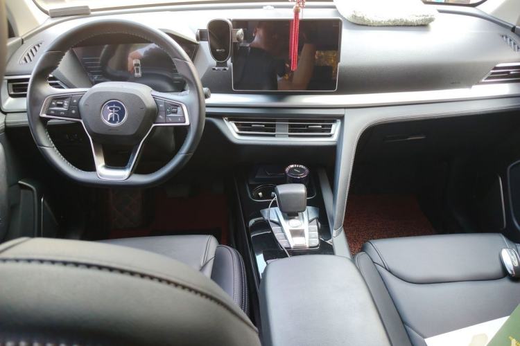 Used BYD Song Pro 2019 1.5T Automatic Luxury Model Center Console