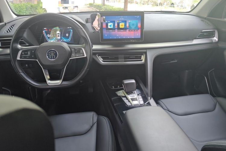 Used BYD Song Pro 2019 1.5T Automatic Luxury Model Center Console