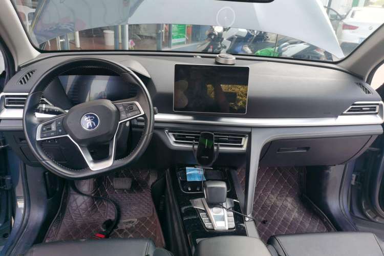 Used BYD Song Pro 2019 1.5T Automatic Luxury Model Center Console