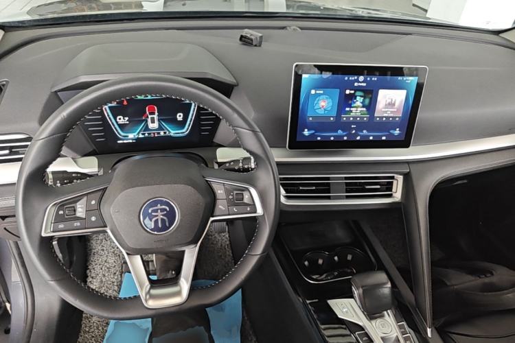 Used BYD Song Pro 2019 1.5T Automatic Luxury Model Center Console