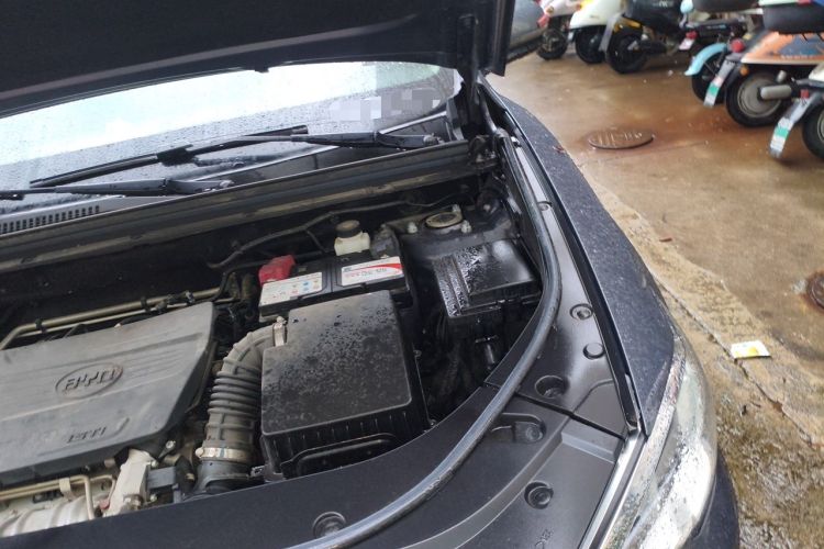 Used BYD Song Pro 2019 1.5T Automatic Elite Edition Engine Bay Left