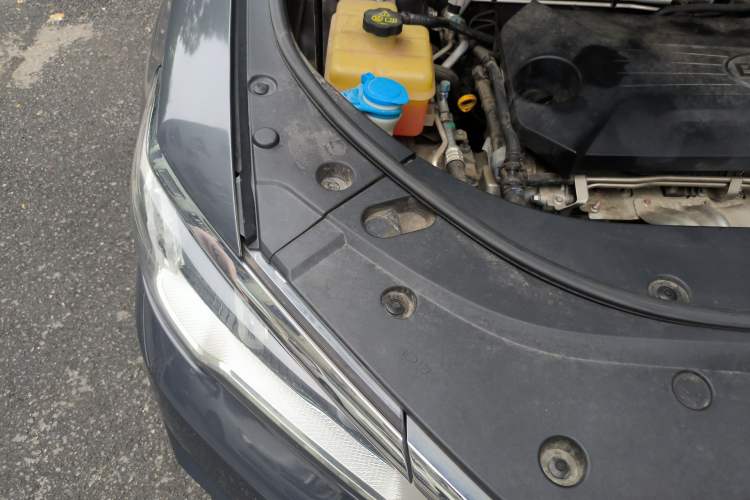 Used BYD Song Pro 2019 1.5T Automatic Elite Edition Engine Bay Right