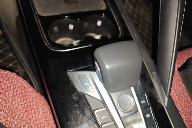 Used BYD Song Pro 2019 1.5T Automatic Luxury Model Gear Lever