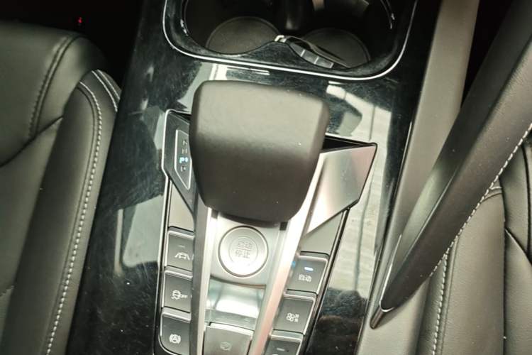 Used BYD Song Pro 2019 1.5T Automatic Luxury Model Gear Lever