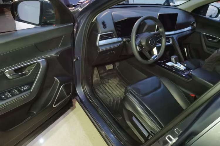 Used BYD Song Pro 2019 1.5T Automatic Elite Edition Interior 3