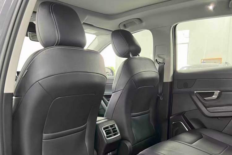 Used BYD Song Pro 2019 1.5T Automatic Elite Edition Interior 4