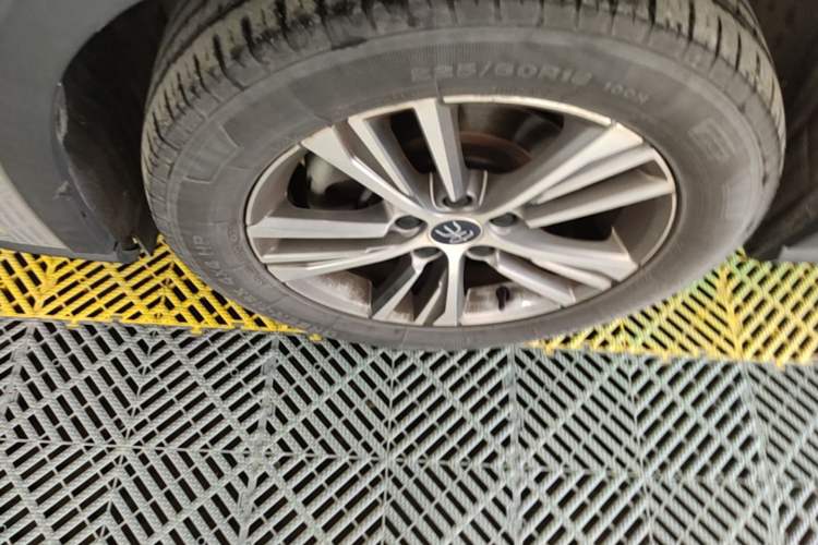 Used BYD Song Pro 2019 1.5T Automatic Luxury Model Left Front Wheel Hub