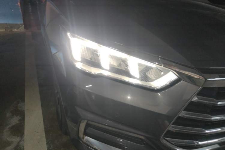 Used BYD Song Pro 2019 1.5T Automatic Luxury Model Right Front Headlight