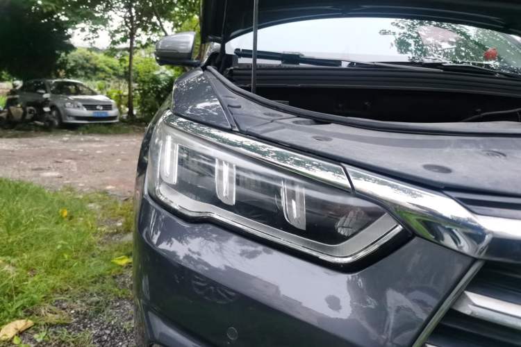 Used BYD Song Pro 2019 1.5T Automatic Luxury Model Right Front Headlight