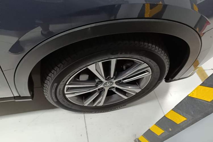 Used BYD Song Pro 2019 1.5T Automatic Elite Edition Right Front Wheel Hub