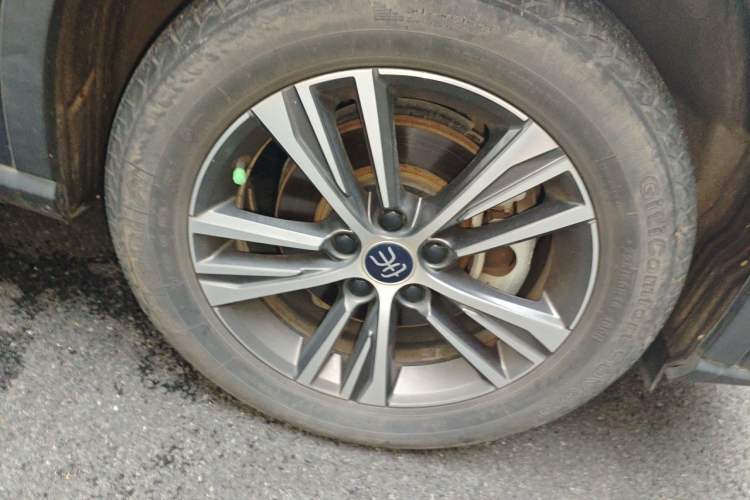 Used BYD Song Pro 2019 1.5T Automatic Elite Edition Right Front Wheel Hub