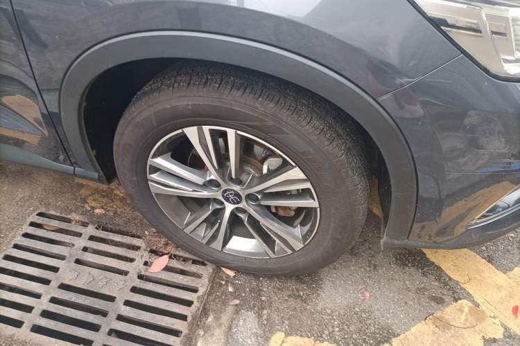 Used BYD Song Pro 2019 1.5T Automatic Prestige Model Right Front Wheel Hub