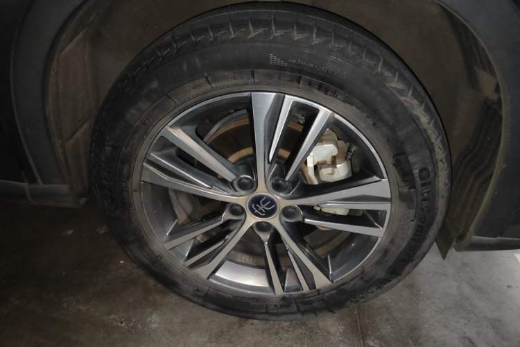 Used BYD Song Pro 2019 1.5T Automatic Luxury Model Right Front Wheel Hub