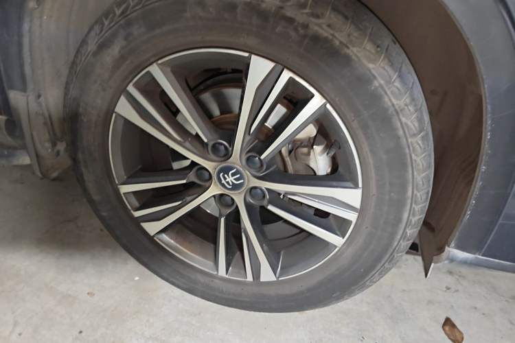 Used BYD Song Pro 2019 1.5T Automatic Prestige Model Right Front Wheel Hub