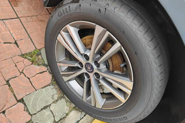 Used BYD Song Pro 2019 1.5T Automatic Prestige Model Right Front Wheel Hub