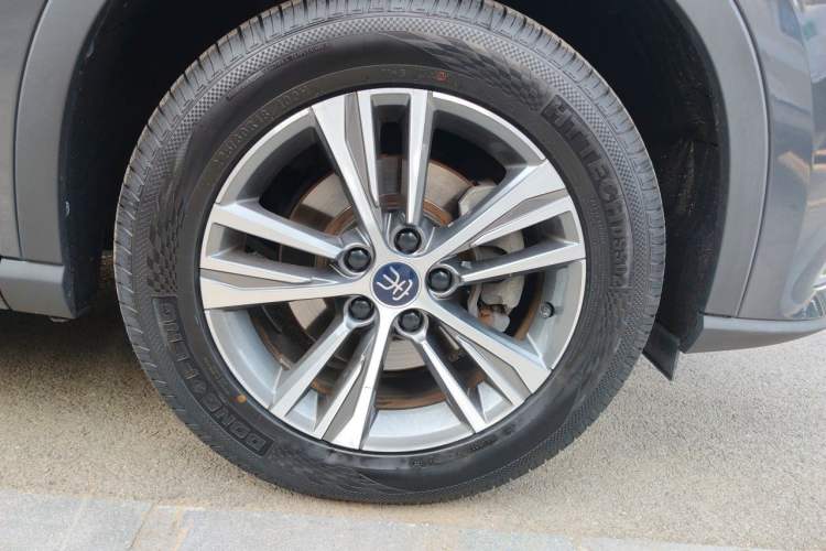 Used BYD Song Pro 2019 1.5T Automatic Luxury Model Right Front Wheel Hub