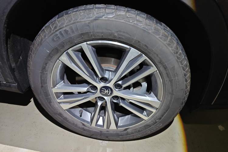 Used BYD Song Pro 2019 1.5T Automatic Luxury Model Right Front Wheel Hub