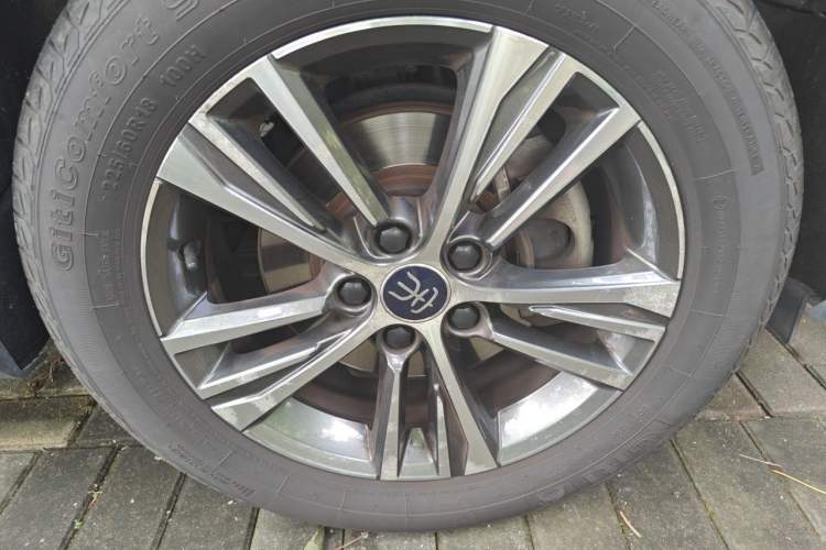 Used BYD Song Pro 2019 1.5T Automatic Luxury Model Right Front Wheel Hub