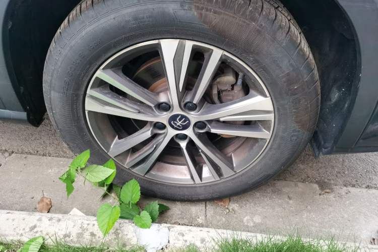 Used BYD Song Pro 2019 1.5T Automatic Prestige Model Right Front Wheel Hub
