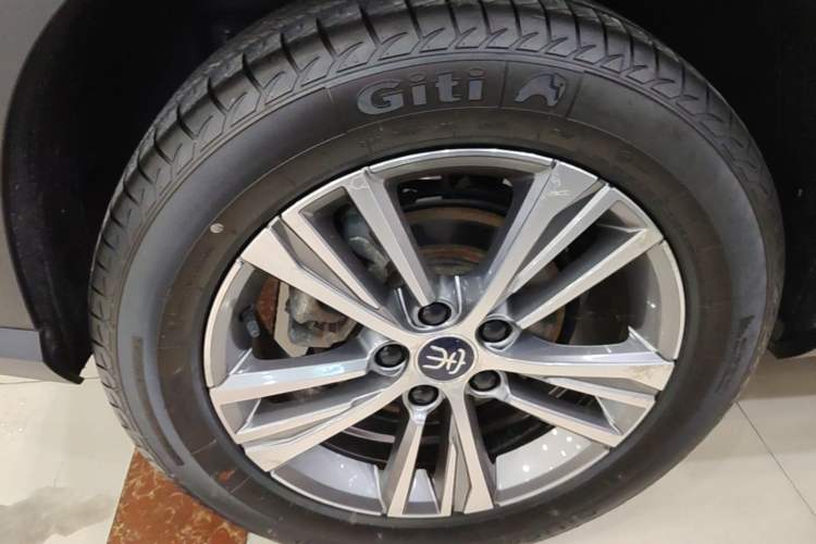 Used BYD Song Pro 2019 1.5T Automatic Luxury Model Right Rear Wheel Hub