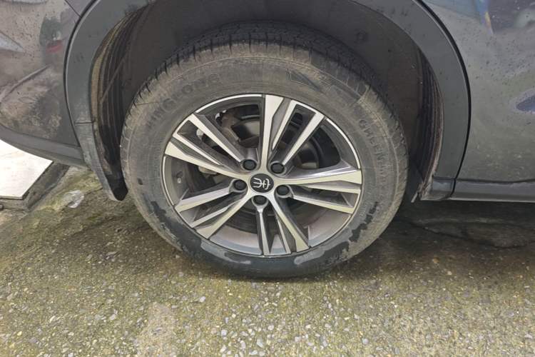 Used BYD Song Pro 2019 1.5T Automatic Elite Edition Right Rear Wheel Hub