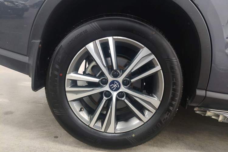Used BYD Song Pro 2019 1.5T Automatic Elite Edition Right Rear Wheel Hub